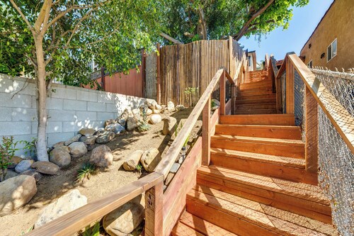 5 Mi to Dtwn Los Angeles: Apt w/ Outdoor Space!