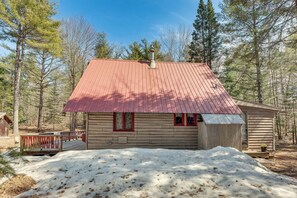 Interior - 2 Mi to Ossipee Lake: Forest-view Sanctuary! (Freedom)