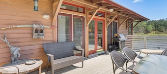 2 Docks + Paddleboard: Lakefront Alabama Retreat!