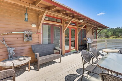 2 Docks + Paddleboard: Lakefront Alabama Retreat!