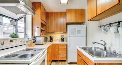 Walk to Poplar Beach: Cozy Coastal Getaway w/ Yard