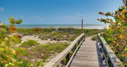 Walk to Beach: Dog-friendly Gem in Cocoa Beach!