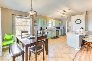 House (3 Bedrooms) | Interior