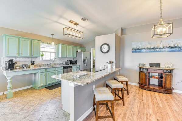 House (3 Bedrooms) | Interior - Outdoor Entertaining Space: Family Home in Milton (Milton)