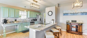 Outdoor Entertaining Space: Family Home in Milton