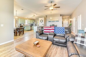 House (3 Bedrooms) | Interior