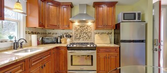 Swan River Views, BBQ Ready: West Dennis Home