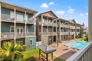 Property grounds - Serenity by the Sea! 4BR Retreat, Sleeps 12, Walk to Beach & Community Pool (Panama City)