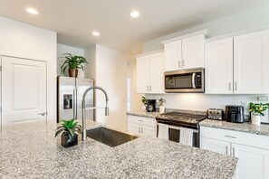 House (3 Bedrooms) | Interior