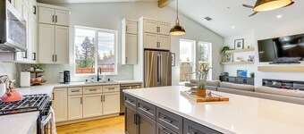 Patio + Outdoor Dining: Modern Home in Paradise