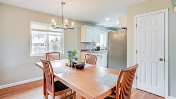 House (3 Bedrooms) | Interior
