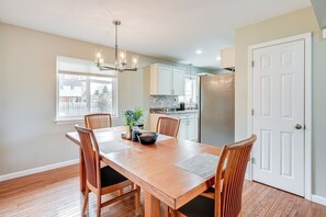 House (3 Bedrooms) | Interior - 3 Mi to Dtwn Saginaw: Spacious & Updated Home! (Saginaw)