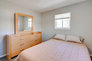 House (3 Bedrooms) | Interior - 3 Mi to Dtwn Saginaw: Spacious & Updated Home! (Saginaw)