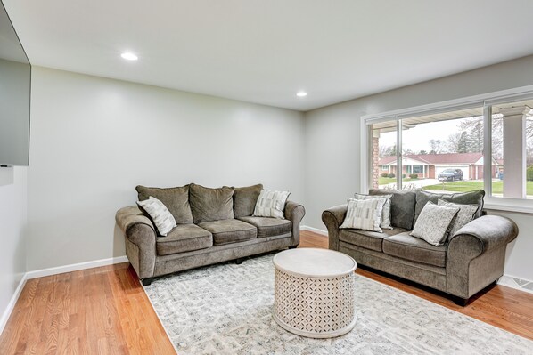 House (3 Bedrooms) | Interior - 3 Mi to Dtwn Saginaw: Spacious & Updated Home! (Saginaw)