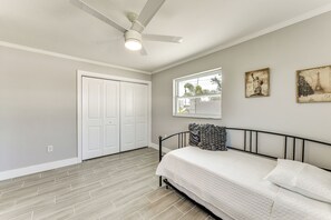 Interior - Waterfront Retreat w/ Pool & Yard in Sarasota (Sarasota)