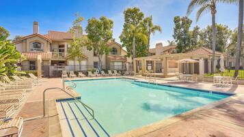 Apartment (3 Bedrooms) | Front of property