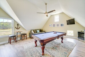 House (6 Bedrooms) | Interior