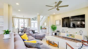 House (6 Bedrooms) | Interior