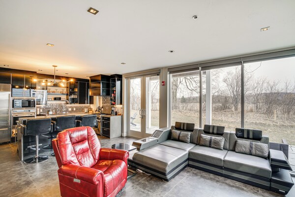 Road America Retreat: Modern Villa W/ Garage! - Herman, WI