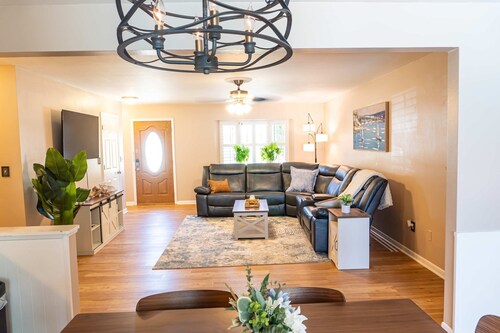 Four Bed Home With Pool Game Room Bar Near Beach