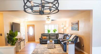 Four Bed Home With Pool Game Room Bar Near Beach