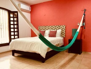 3 bedrooms, iron/ironing board, WiFi, bed sheets - Spacious Villa with Private Pool 5 Min to Downtown (Merida)