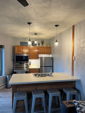 Refrigerador, microondas, horno, placa de cocina