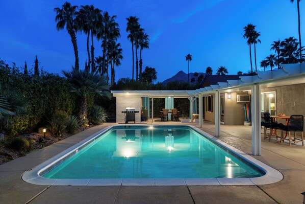 A heated pool - Citrus Springs – Modern Palm Springs Pool Home (Palm Springs)