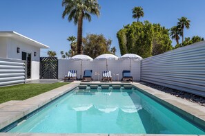 Een verwarmd zwembad