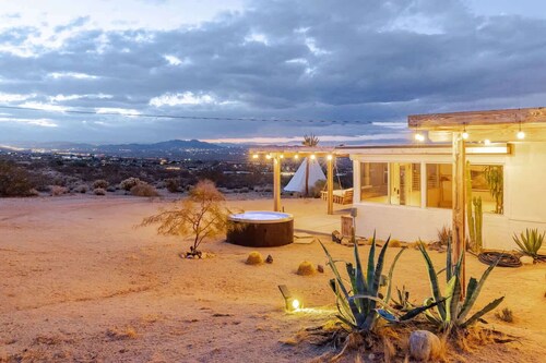 Navigate Stays retreat W Hot Tub Bobs Homestead