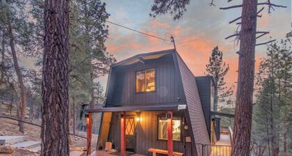 Big Bear Retreat w Fire Pit, Deck, & Cabin Vibes