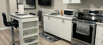 Cozy Elegant 1 Bedroom Premium Suite Entire Place WiFi, AC in peaceful Brampton