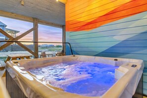 Indoor spa tub