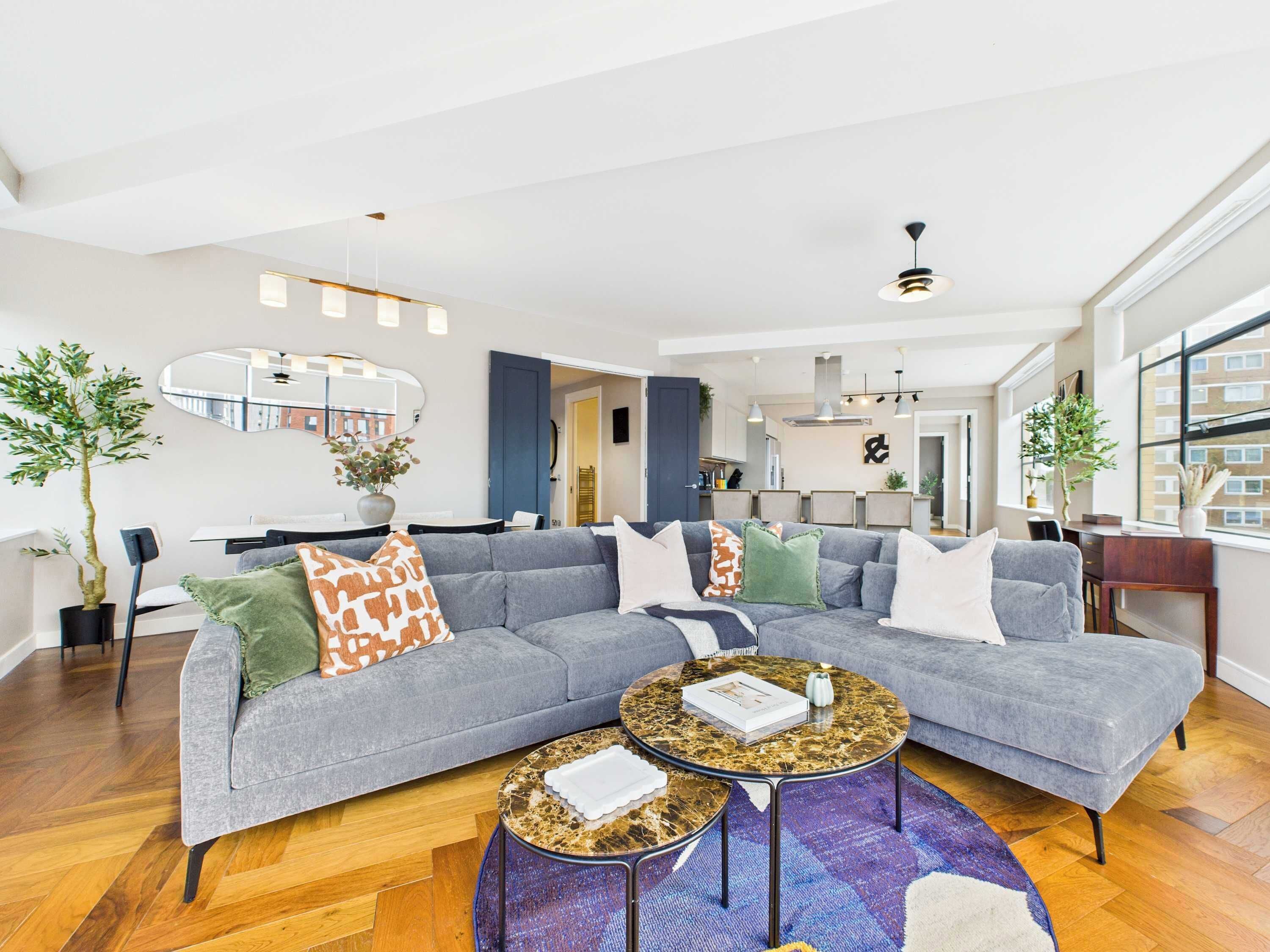 Televisión y oficina 