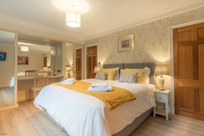 3 bedrooms, iron/ironing board, travel cot, WiFi