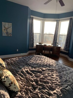 4 Schlafzimmer, Schreibtisch, Bügeleisen/Bügelbrett, Reisekinderbett