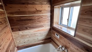 Hair dryer, towels, toilet paper - Nagata Sea Time - Private Retreat in Yakushima, Near the Sea Turtle Beach (熊毛郡屋久島町永田)