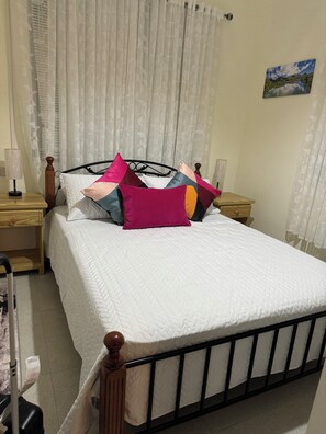 3 bedrooms, iron/ironing board, WiFi, bed sheets