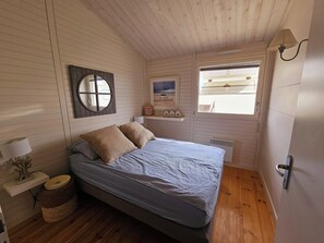 3 bedrooms, iron/ironing board, travel cot, free WiFi