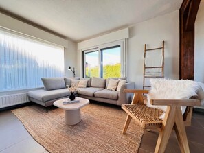 House | Living room - Holiday Home in Wenduine Near Zeedijk (De Haan)