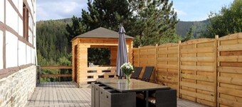 Farmhouse by Lake Coo With Jacuzzi