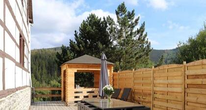 Farmhouse by Lake Coo With Jacuzzi