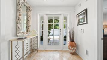 Pintu masuk interior