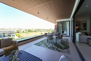 Deluxe Apartment, 2 Bedrooms, Private Pool, Marina View | Terrace/patio