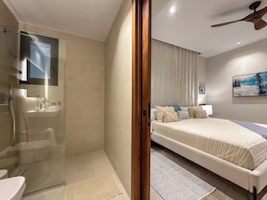 Deluxe Apartment, 2 Bedrooms, Private Pool, Marina View | Bathroom