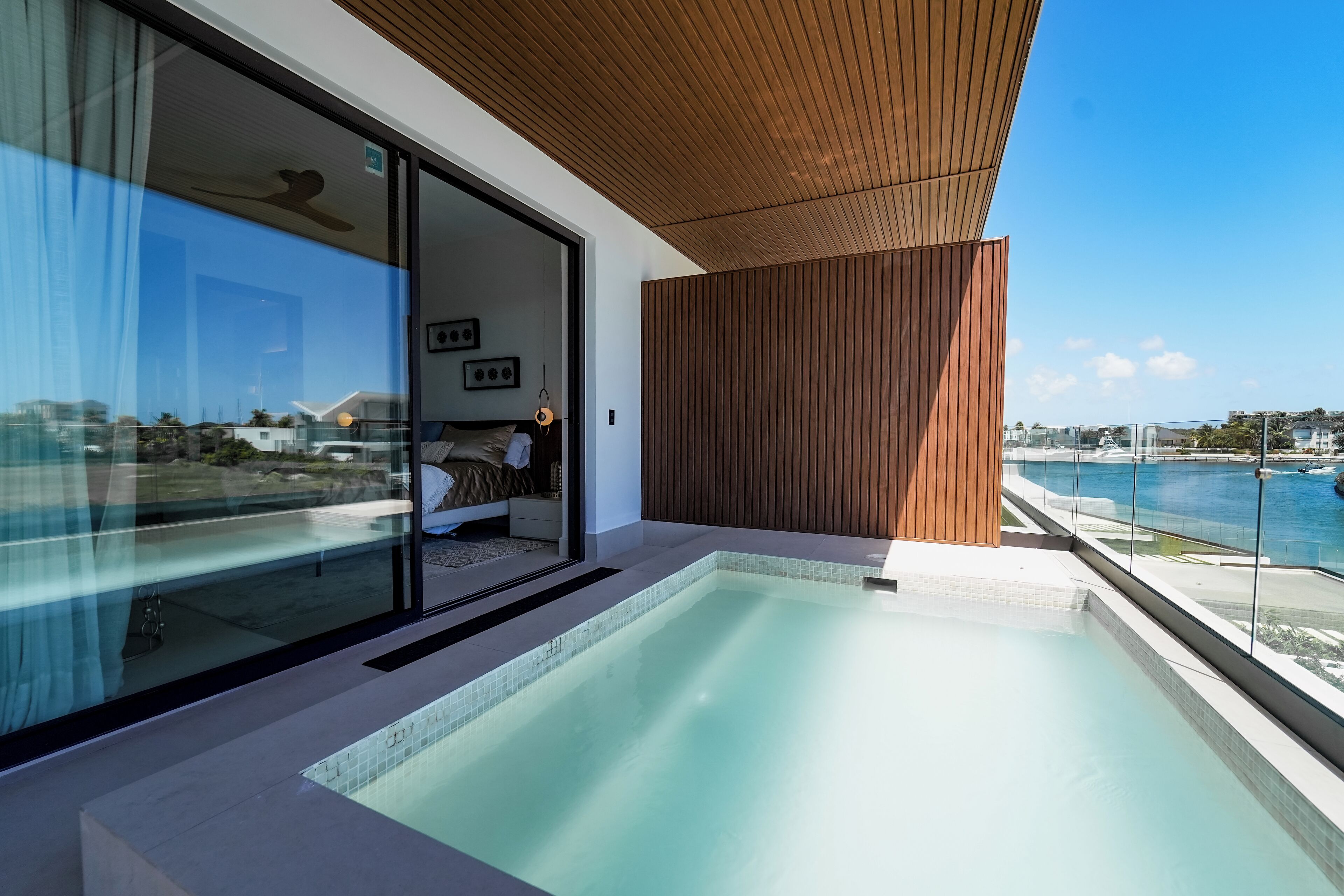 Deluxe-Apartment, 2 Schlafzimmer, eigener Pool, Blick auf den Jachthafen | Terrasse/Patio