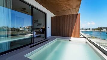 Departamento Deluxe, 2 habitaciones, alberca privada, vista a la marina | Terraza o patio