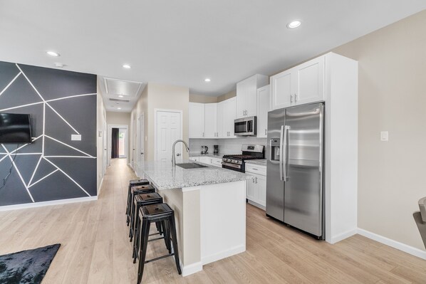 Private kitchen - Chic Pet Friendly 3br Duplex In Amazing Location 3 Bedroom Duplex (Houston)