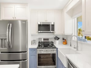 Fridge, microwave, oven, stovetop - Seaside 206 | Gulf-Front Condo w/ Views & Beach Access (Fort Myers Beach)