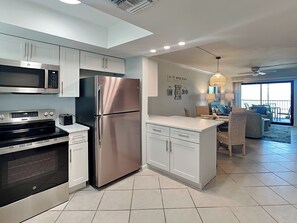 Refrigerador, microondas, horno, placa de cocina